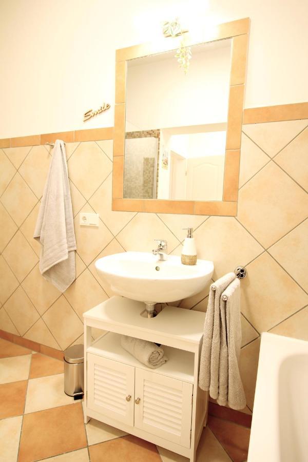 Secret Hideaways Tropical Feeling Mit 2 Schlafzimmer Nahe City L Messe L Flughafen L Hbf Duisburg Exterior photo